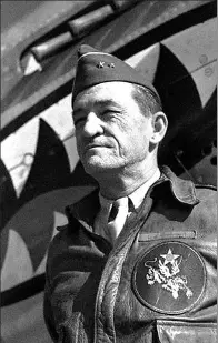  ??  ?? US General Claire Lee Chennault stands in front of a fighter aircraft in Kunming, Yunnan province.