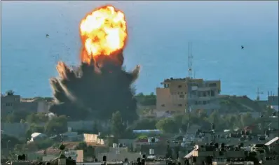  ?? (AFP) ?? Smoke billows from an explosion following an Israeli air strike in Rafah in the southern Gaza Strip on Thursday.