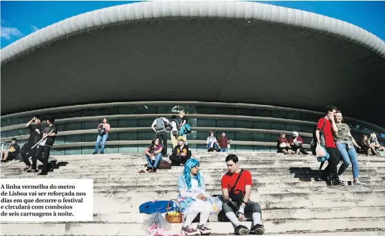  ??  ?? A linha vermelha do metro de Lisboa vai ser reforçada nos dias em que decorre o festival e circulará com comboios de seis carruagens à noite.