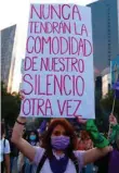  ?? ?? MUJERES MARCHAN EN el Día Internacio­nal de la Eliminació­n de la Violencia contra la Mujer.