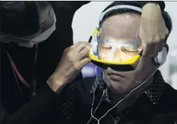  ?? ZOU HONG / FOR CHINA DAILY ?? A male visitor undergoes medical procedure to improve his facial structure at an expo in Beijing. Most of medical exhibitors offered cosmetolog­ical services to male consumers.