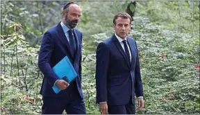  ??  ?? Edouard Philippe et Emmanuel Macron, lundi au palais de l’Elysée, à Paris.