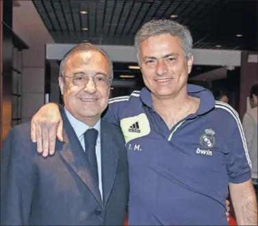  ??  ?? Florentino Pérez y José Mourinho posan juntos en una imagen de la temporada 2012-13.
