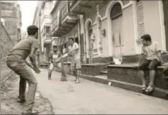  ?? HINDUSTAN TIMES ?? A game of street cricket in Kolkata during the ICC World T20, 2016