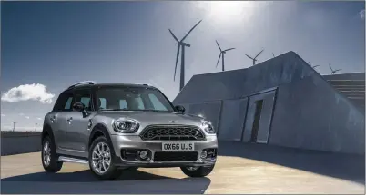  ??  ?? The MINI Cooper SE Countryman hybrid.