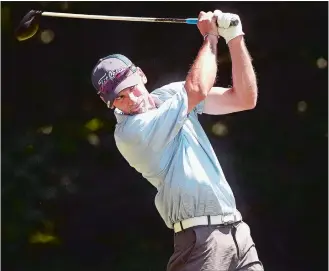  ?? SARAH GORDON/THE DAY ?? Todd Lavoie watches his tee shot on the second hole during the championsh­ip flight final of the Norwich Invitation­al on Sunday at the Norwich Golf Course.