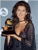  ??  ?? En 1993, Céline remporte son premier Grammy pour la chanson The Beauty and The Beast.