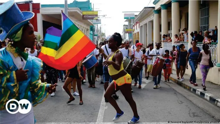  ??  ?? Día Internacio­nal contra la Homofobia, Transfobia y Bifobia en Pinar Del Río, Cuba. Mayo 17, 2018