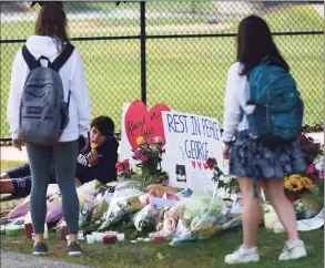  ?? Erik Trautmann / Hearst Connecticu­t Media ?? A memorial outside Wilton High School on Thursday for George DiRocco, 16, right, who died unexpected­ly on Monday,. There has been a public outpouring of support for the family of the Wilton junior.