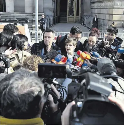  ?? Jordi Cotrina ?? La abogada de Dani Alves, Inés Guardiola, ayer tras conocerse la sentencia impuesta al futbolista.