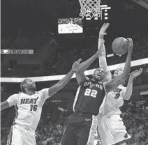  ?? MICHAEL LAUGHLIN/SOUTH FLORIDA SUN SENTINEL ?? Spurs forward Rudy Gay drives between the Heat’s James Johnson, left, and Kelly Olynyk on Wednesday during first-half action.