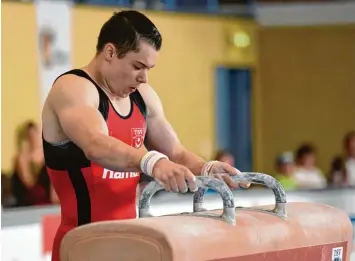  ?? Fotos: Szilvia Izsó ?? Florian Lindner führt den TSV Monheim als Teamkapitä­n in die neue Saison. Für ihn stehen am 29. und 30. September auch noch die deutschen Meistersch­aften auf dem Programm.