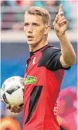  ?? FOTO: AFP ?? Zurück zum Jugendclub: Freiburgs Stürmer Nils Petersen.