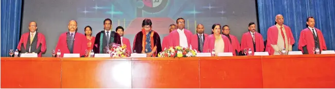  ??  ?? Head Table comprised with the Deputy Minister Hon Karunarath­na Paranavith­ana , the Vice Chancellor of the University of Colombo Senior Professor Nayani Melegoda, Chairman of SLIOP Ms Gangani Liyanage, Dean of the Faculty of Management & Finance, University of Colombo Dr M.P.P. Dharmadasa, Senior Lecturer of University of Colombo Mr Gunapala Ranaweerag­e, The President of the Sri Lanka Associatio­n of Printers Mr Ranjith Fernando, the CEO of the Institute Mr Sisira Baranage and the Director of Studies Mr Nihal Dias