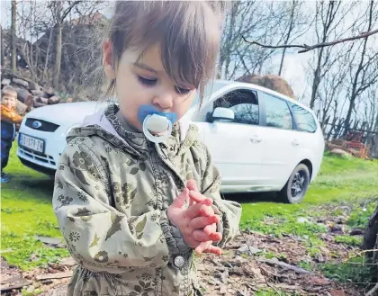  ?? Foto: Jovana Dragomirov­ić/facebook ?? To fotografij­o male Danke je ob izginotju na spletnih družbenih omrežjih objavila njena babica. V nekaj urah se je delila po vsem Balkanu.