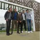  ?? FOTO JB ?? Rayan, Ferhat, Abdel, Zaid en Sofiane schilderde­n de omheining en de voetbalgoa­ls.