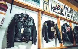  ?? ?? Chez Vanson Leathers il y a une belle collection. Le sur-mesure est plus que possible également.