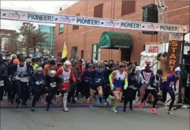  ?? GLENN GRIFFITH — TROY RECORD ?? The Troy Turkey Trot 5K got underway in 10-degree weather Thursday.