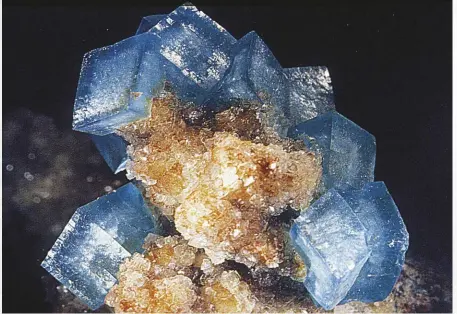  ?? ARKENSTONE ?? Smithsonit­e was common at Tsumeb, but seldomly found in such sharp well-formed crystals.