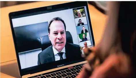  ?? RP-FOTO: HANS-JÜRGEN BAUER ?? Oberbürger­meister Stephan Keller (CDU) bei der digitalen Pressekonf­erenz des schwarz-grünen Bündnisses.