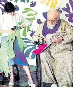  ??  ?? Los últimos años de Henri Matisse con sus “cuttings”, recortes de papel que él mismo pintaba y pegaba a la pared.