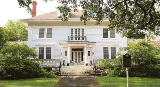  ?? Courtesy photos ?? This Courtlandt Place home was finished in 1910 for businessma­n C.L. “Charley” Neuhaus. Its newest owners are planning a massive restoratio­n.