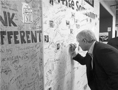  ?? Adrian Wyld / The Cana dian Press ?? Conservati­ve Leader Stephen Harper signs the wall at Facebook during a campaign stop. “Facebook Candidates” such as Justin Trudeau and Tom Mulcair are on a quest to rack up “likes,” Diane Francis argues.