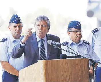  ??  ?? ► El ministro de Defensa, Alberto Espina, durante su discurso.