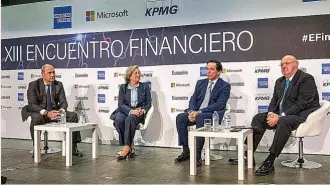  ?? ?? Francisco Uría, Socio responsabl­e de Banca de KPMG; Pilar González de Frutos, presidenta de Unespa; Ángel Martínez Aldama, presidente de Inverco; y José Mª Méndez, director general de CECA.