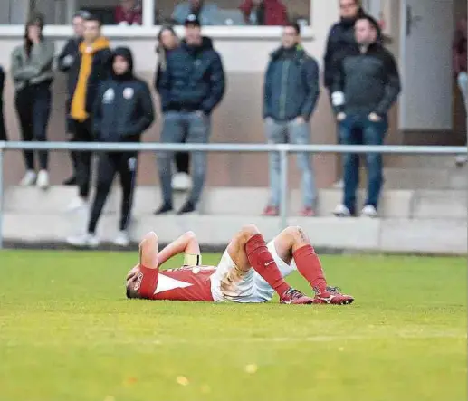  ?? Fotos: Christian Kemp ?? Gabriel Gaspar ist enttäuscht: Mit Rosport holt er in den vergangene­n sieben Spielen nur einen Punkt.