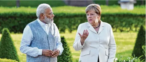  ?? Foto: afp ?? Ein möglicher neuer Partner für Deutschlan­d? Indiens Premiermin­ister Narendra Modi wurde gestern Abend von Bundeskanz­lerin Angela Merkel auf Schloss Meseberg emp  fangen.