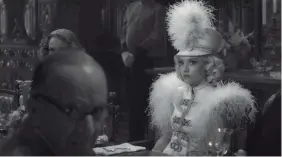  ?? NETFLIX ?? Amanda Seyfried plays Hollywood movie star Marion Davies in David Fincher's “Mank.”