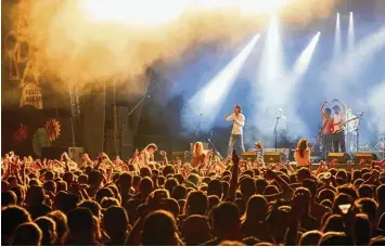  ?? Foto: Peter Fastl ?? Die große Bühne am Hotelturm wird während des Festivals (31. Mai bis 2. Juni) bis 23 Uhr bespielt. Bei allen anderen Bühnen wird schon vorher der Strom abgedreht.