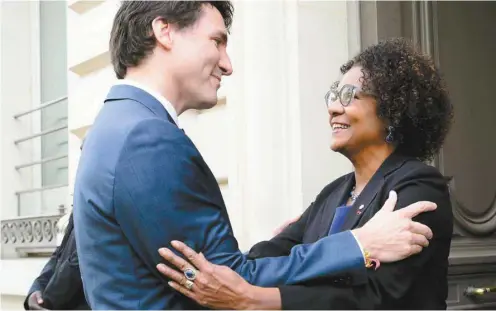  ?? SEAN KILPATRICK LA PRESSE CANADIENNE ?? Justin Trudeau s’est rendu à la rencontre de Michaëlle Jean au siège social de l’OIF à Paris en avril dernier.