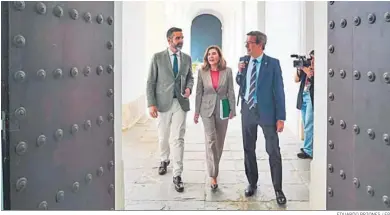  ?? EDUARDO BRIONES / EP ?? Los consejeros Ramón Fernández-Pacheco, Rocío Blanco y Jorge Paradela, ayer, tras el Consejo de Gobierno.