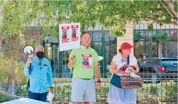  ?? /OLGA CASAS ?? Repartiero­n volantes en la López Mateos y Paseo Triunfo de la República