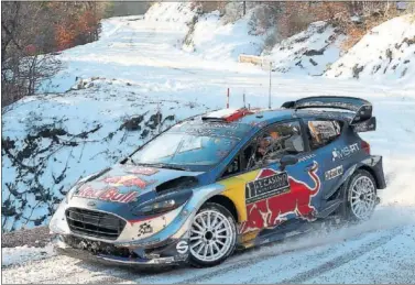  ??  ?? GRAN ESTRENO. La nieve y el hielo condiciona­ron el rally. Venció Ogier en su debut con el Ford Fiesta WRC.