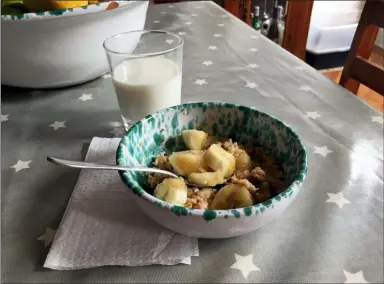  ?? MELISSA RAYWORTH VIA AP ?? This shows a bowl of oatmeal, with fresh banana and a glass of milk.