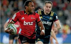  ?? GETTY IMAGES ?? Crusaders wing Manasa Mataele attempts to gas Highlander­s fullback Ben Smith during the 2018 Super Rugby season.