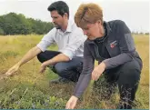  ??  ?? La ministre fédérale de l’Agricultur­e, Marie-Claude Bibeau, en compagnie du député néo-écossais Sean Fraser.