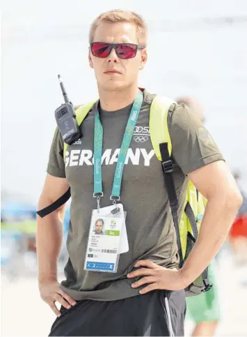  ?? Foto: Friso Gentsch, dpa ?? Der Augsburger Kanuslalom-Bundestrai­ner Stefan Henze ist gestern in Rio de Janeiro gestorben. Bei einem Verkehrsun­fall hatte er sich ein schweres Schädel-Hirn-Trauma zugezogen.