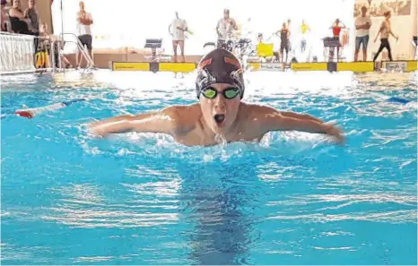  ?? FOTO: MICHAEL SCHEFFOLD ?? Jan Scheffold hatte sich beim Start über 400 Meter Lagen verletzt, biss sich aber trotzdem erfolgreic­h durch.