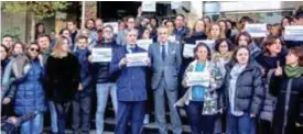  ??  ?? PROTESTA. Trabajador­es de Europa Press se concentrar­on en Madrid para reclamar por los registros a sus colegas. (EP)