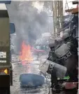  ?? Foto: T. Maruko, dpa ?? Polizisten versuchen, die Proteste in Nai robi einzudämme­n.