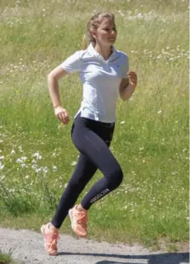  ?? FOTO KONINKLIJK PALEIS ?? Elisabeth bereidt zich nu al voor op de fysieke toelatings­proeven, door onder meer te joggen.