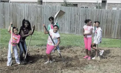  ?? PHOTOS BY TEMECKA CURTIS ?? New Hope kids Makiyah Jackson, Keana Dotson, (center, front) Chasity Williams, (center, back) Nastassja Smith; Kirsten Howard and (far right) Marissa Powell get the feel of the dirt at their urban campus-turned-farm plot in Frayser.
