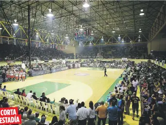  ?? Archivo ?? CORTA
ESTADÍA
Los Gallitos regresaron a Isabela durante el pasado torneo cuando los Grises Humacao confrontar­on problemas económicos. Actualment­e, la cancha José “Buga” Abreu es un centro de servicio de FEMA.