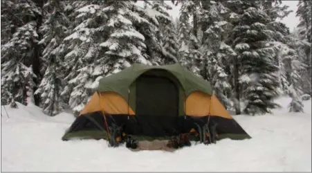  ?? SUBMITTED PHOTO ?? Pitching a tent and sleeping out in winter, despite cold and snow? Yes, it can actually be fun, provided you sleep well.