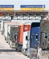  ??  ?? FRONTERA Transporte.
Se podría plantear dar marcha atrás al acuerdo camionero que permite la entrada de transporte­s de EU a México, y viceversa.