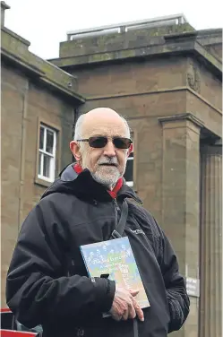  ?? Picture: Dougie Nicolson. ?? Forbes Inglis says the bust is part of Montrose’s history.